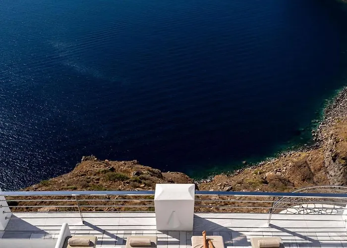 Homeric Poems Hotel Firostefani