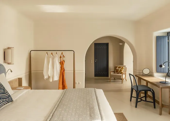 Homeric Poems Hotel Firostefani